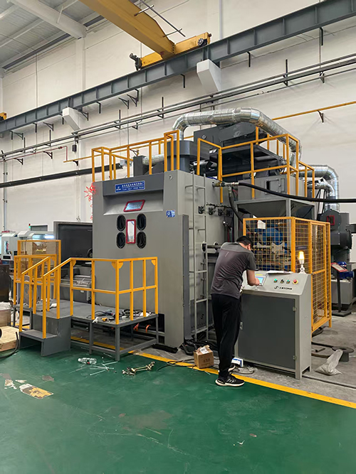 <b>选择鑫百通玻璃自动喷砂机,带您的企业领先同</b>